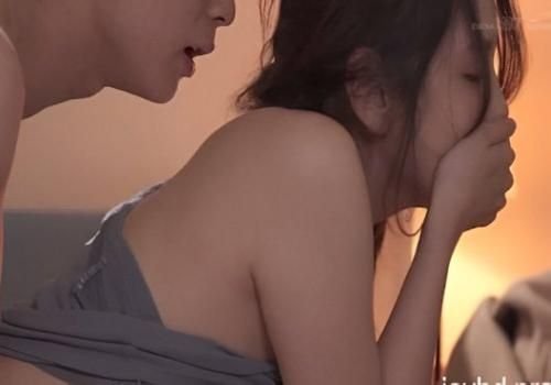 Chị gái tốt tính giữ yên lặng để em trai địt lồn thật đã