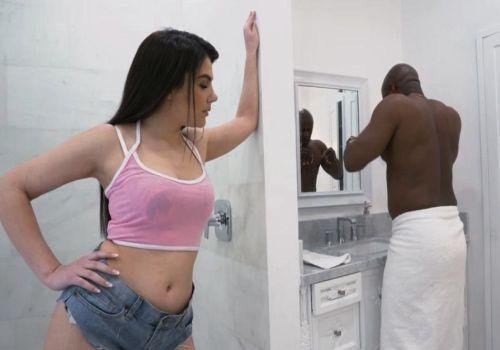 Con gái thèm muốn khi thấy buồi to của dượng